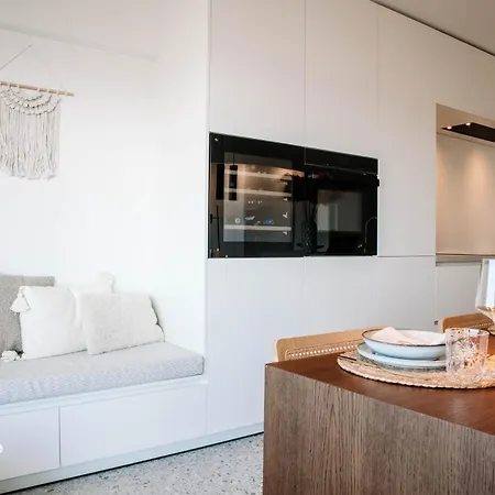 Appartement Zephyr - Stijlvol Met Terras En Panoramisch Zeezicht