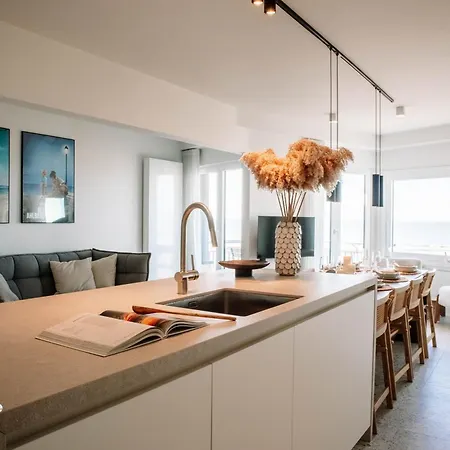 Zephyr - Stijlvol Met Terras En Panoramisch Zeezicht Apartamento