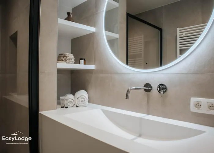 Appartement Stijlvol Met Terras En Panoramisch Zeezicht *