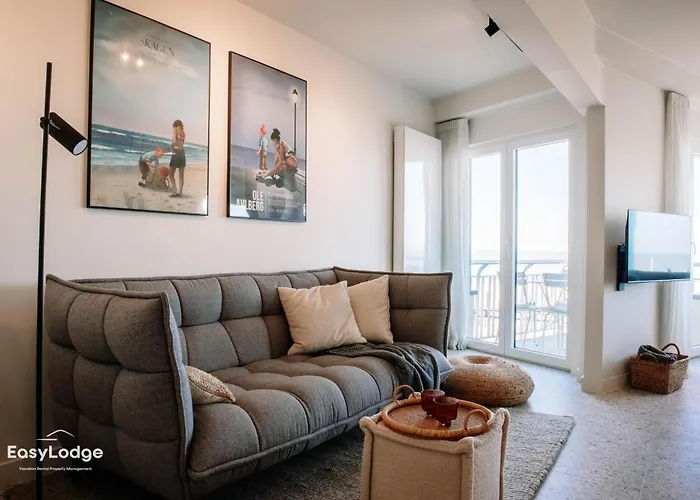 Stijlvol Met Terras En Panoramisch Zeezicht *