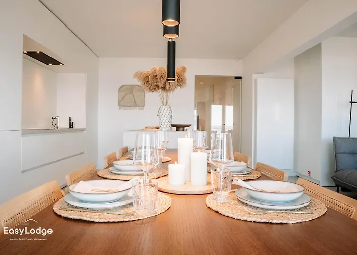 Stijlvol Met Terras En Panoramisch Zeezicht