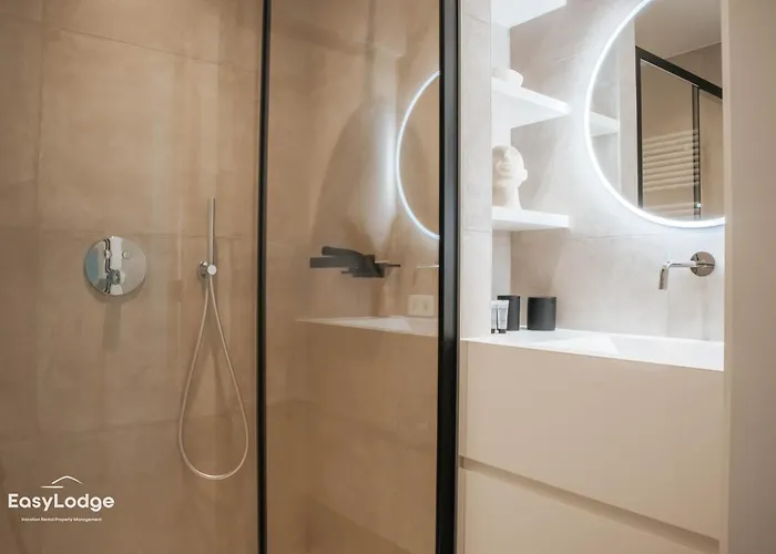 Appartement Stijlvol Met Terras En Panoramisch Zeezicht *